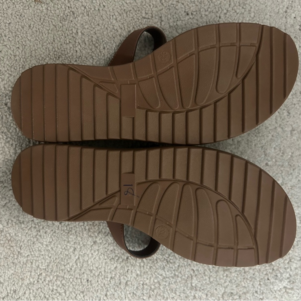 NEW Andiamo Women's size 9.5 Brown Floral Strap Sandals - Picture 2 of 3